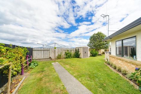 Photo of property in 27 Strachan Way, Highbury, Palmerston North, 4412
