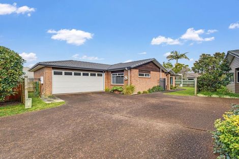 Photo of property in 8 Chalmers Close, Orewa, 0931