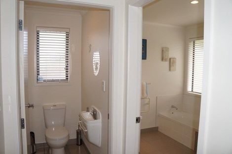 Photo of property in 6 Wai Place, One Tree Point, 0118