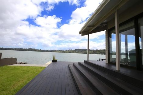 Photo of property in 62 The Terrace, Herald Island, Auckland, 0618