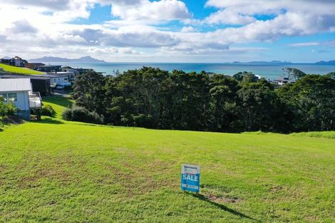 Photo of property in 3 Starlight Place, Langs Beach, 0582