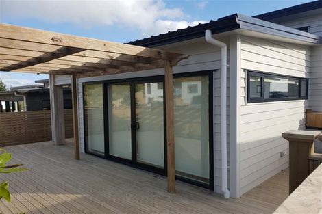 Photo of property in 31 Ascension Crescent, Orewa, 0931