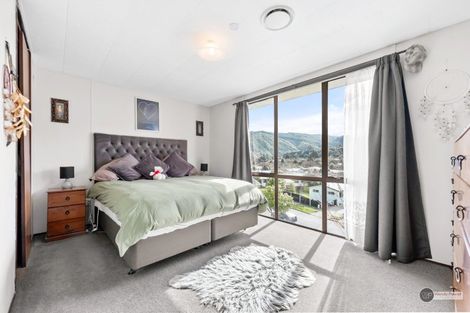 Photo of property in 5 Jasper Grove, Birchville, Upper Hutt, 5018