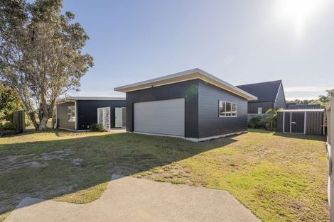 Photo of property in 127 The Fairway, Matarangi, Whitianga, 3592