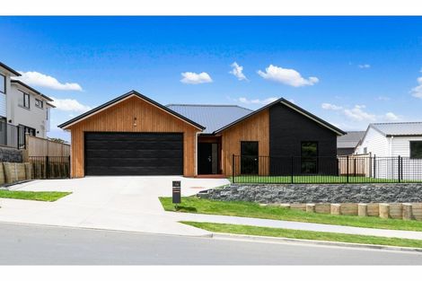 Photo of property in 14 Kaimai Avenue, Massey, Auckland, 0614