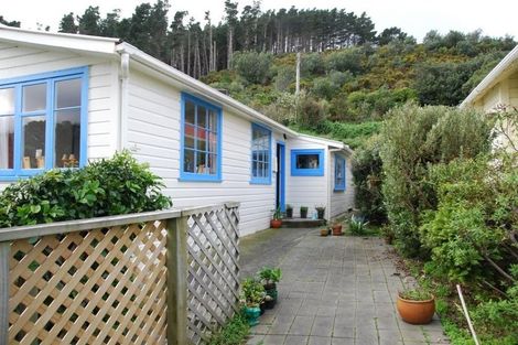 Photo of property in 8 Melbourne Road, Island Bay, Wellington, 6023