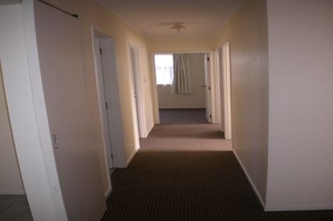 Photo of property in 100 Kemp Road, Massey, Auckland, 0614