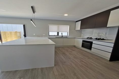 Photo of property in 13a Windermere Crescent, Blockhouse Bay, Auckland, 0600