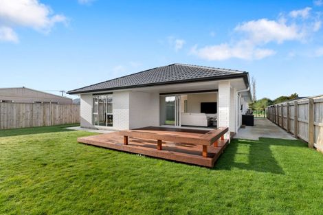 Photo of property in 2 Van Baarle Close, Carterton, 5713