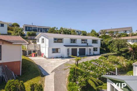 Photo of property in 9a Pimlico Place, Newlands, Wellington, 6037