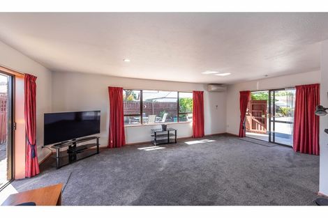Photo of property in 2/17 Wiremu Street, Redwood, Christchurch, 8051