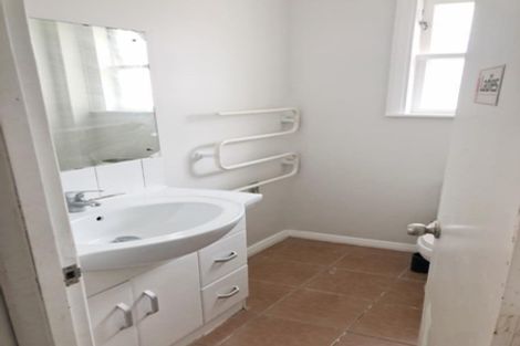 Photo of property in 67 Kelman Road, Kelston, Auckland, 0602