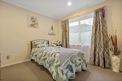 Photo of property in 28 Erceg Way, Rosehill, Papakura, 2113