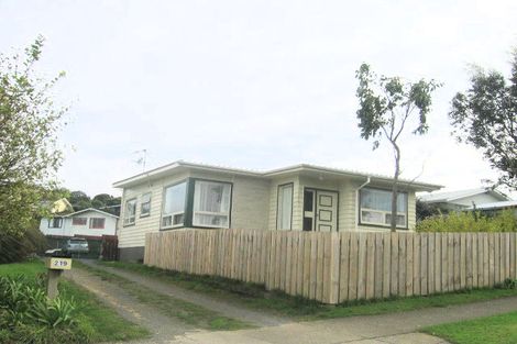 Photo of property in 219a Dowse Drive, Maungaraki, Lower Hutt, 5010