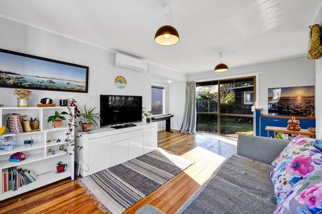 Photo of property in 10 Cook Street, Marfell, New Plymouth, 4310