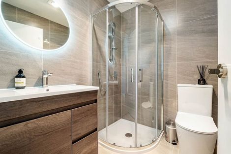 Photo of property in 4 Papa Takaro Lane, Flat Bush, Auckland, 2019