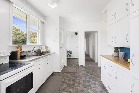 Photo of property in 25 Sievers Grove, Cannons Creek, Porirua, 5024