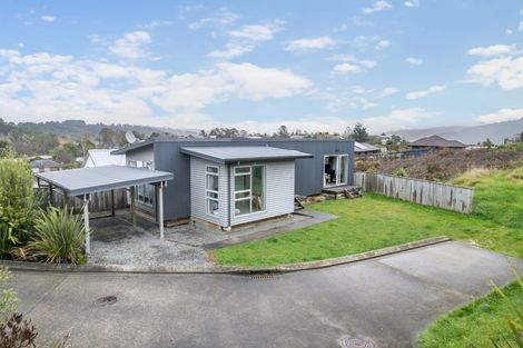 Photo of property in 90 Sunstone Crescent, Timberlea, Upper Hutt, 5018