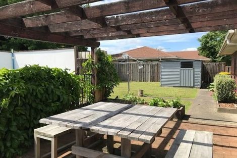 Photo of property in 8 Zenith Place, Conifer Grove, Takanini, 2112