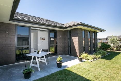 Photo of property in 5 Whakatomo Place, Havelock North, 4130