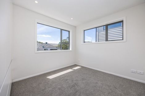 Photo of property in 3/94 Target Road, Totara Vale, Auckland, 0629