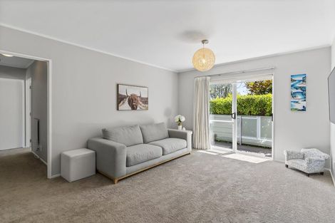 Photo of property in 6 Mallard Place, Unsworth Heights, Auckland, 0632