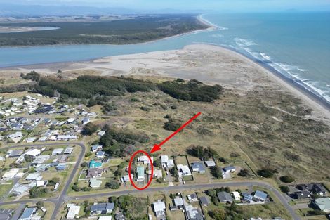 Photo of property in 14 Mack Street, Foxton Beach, Foxton, 4815