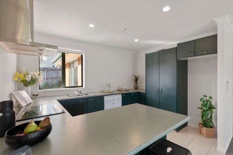 Photo of property in 36 Roy Maloney Drive, Henderson, Auckland, 0612