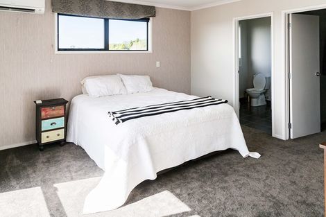 Photo of property in 5 Tokerau Crescent, Pukekohe, 2120