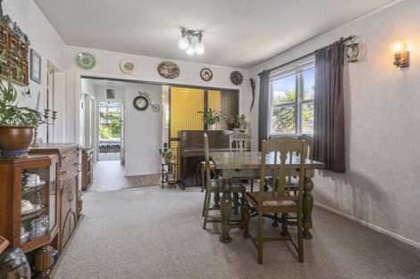 Photo of property in 4 Bayside Avenue, Te Atatu Peninsula, Auckland, 0610