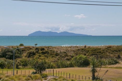 Photo of property in 142 Seaforth Road, Waihi Beach, 3611