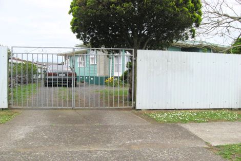 Photo of property in 9 Convair Crescent, Mangere, Auckland, 2022