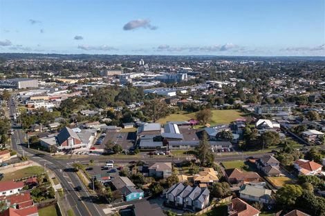 Photo of property in 1 Lavelle Road, Henderson, Auckland, 0612