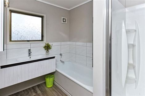 Photo of property in 1/20 Castor Bay Road, Castor Bay, Auckland, 0620