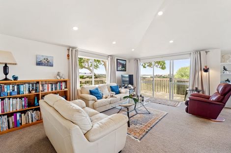 Photo of property in 2/63 College Road, Northcote, Auckland, 0627