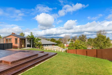 Photo of property in 2 Waimarama Court, Roslyn, Palmerston North, 4414