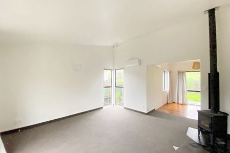 Photo of property in 16 Opanuku Road, Henderson Valley, Auckland, 0612