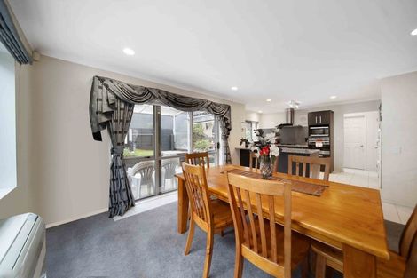 Photo of property in 9 Seresin Crescent, Flat Bush, Auckland, 2016