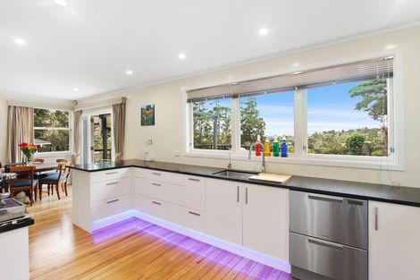 Photo of property in 37 Derwent Crescent, Titirangi, Auckland, 0604