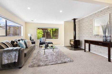 Photo of property in 2/16 Matisse Drive, West Harbour, Auckland, 0618
