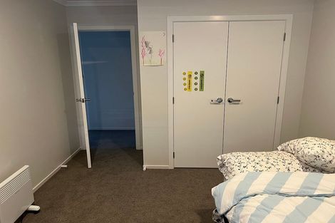 Photo of property in 35 Farnworth Terrace, Glenside, Wellington, 6037