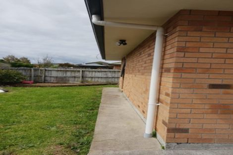 Photo of property in 28 Tussock Avenue, Mangere, Auckland, 2022
