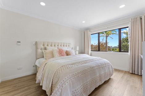 Photo of property in 791a East Coast Road, Northcross, Auckland, 0630