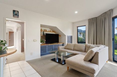 Photo of property in 81 Mt Lebanon Crescent, The Gardens, Auckland, 2105