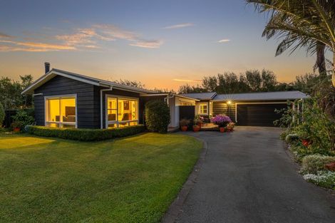 Photo of property in 6 Leybourne Avenue, Waikanae, 5036