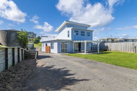 Photo of property in 14 Brown Terrace, Foxton Beach, Foxton, 4815