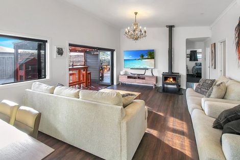 Photo of property in 20 Forbes Road, Foxton Beach, Foxton, 4815