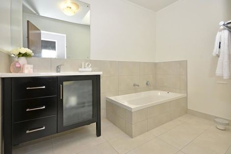 Photo of property in 2/42 Cherry Road, Bucklands Beach, Auckland, 2014