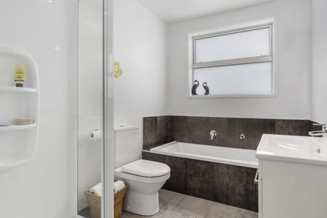 Photo of property in 28 Marion Crescent, Papamoa Beach, Papamoa, 3118