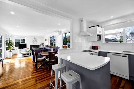 Photo of property in 16 Dives Avenue, Hawera, 4610